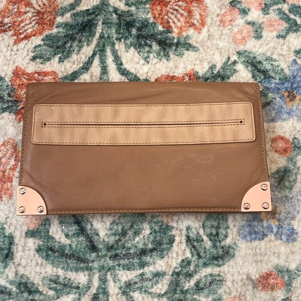Brown clutch with rose gold detail